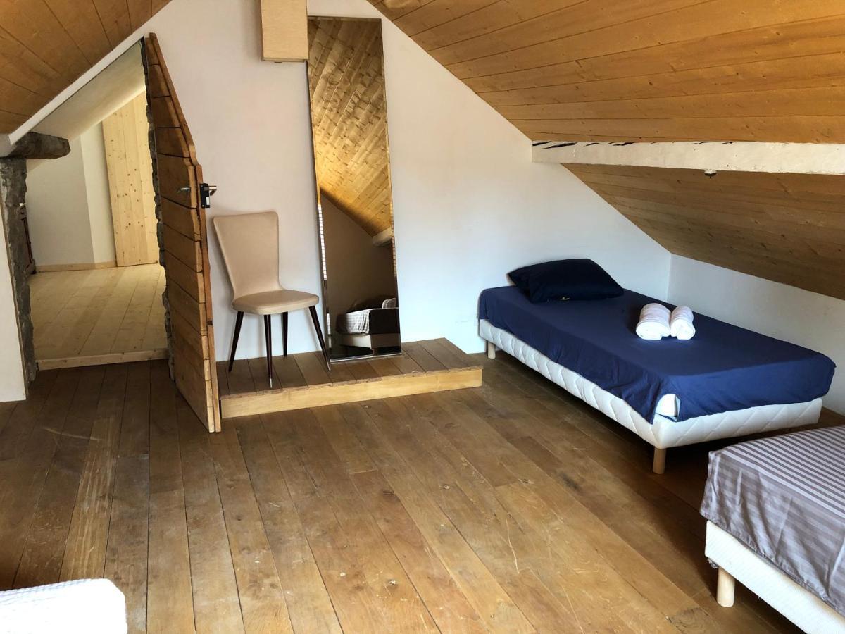 Maison près de la rivière Arbois Esterno foto